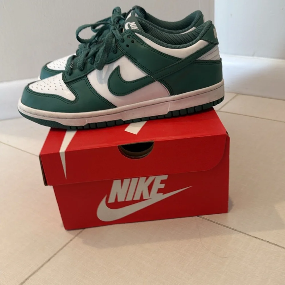 Nike Dunk Low Youth/Big Kids size 7 - Picture 4 of 13